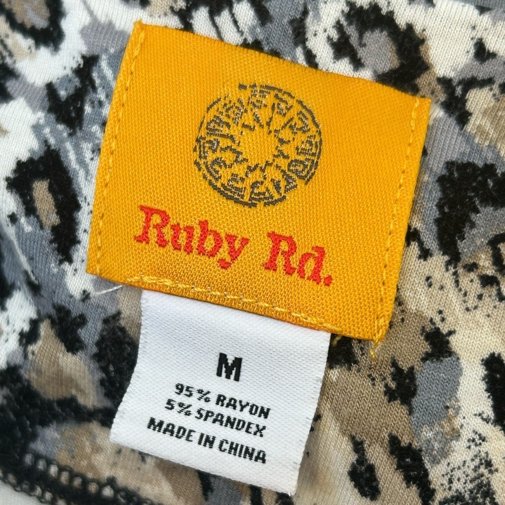 NWOT Ruby Roads Women’s 3/4 Sleeve Blouse With Cinched Tie Side - Picture 4 of 5